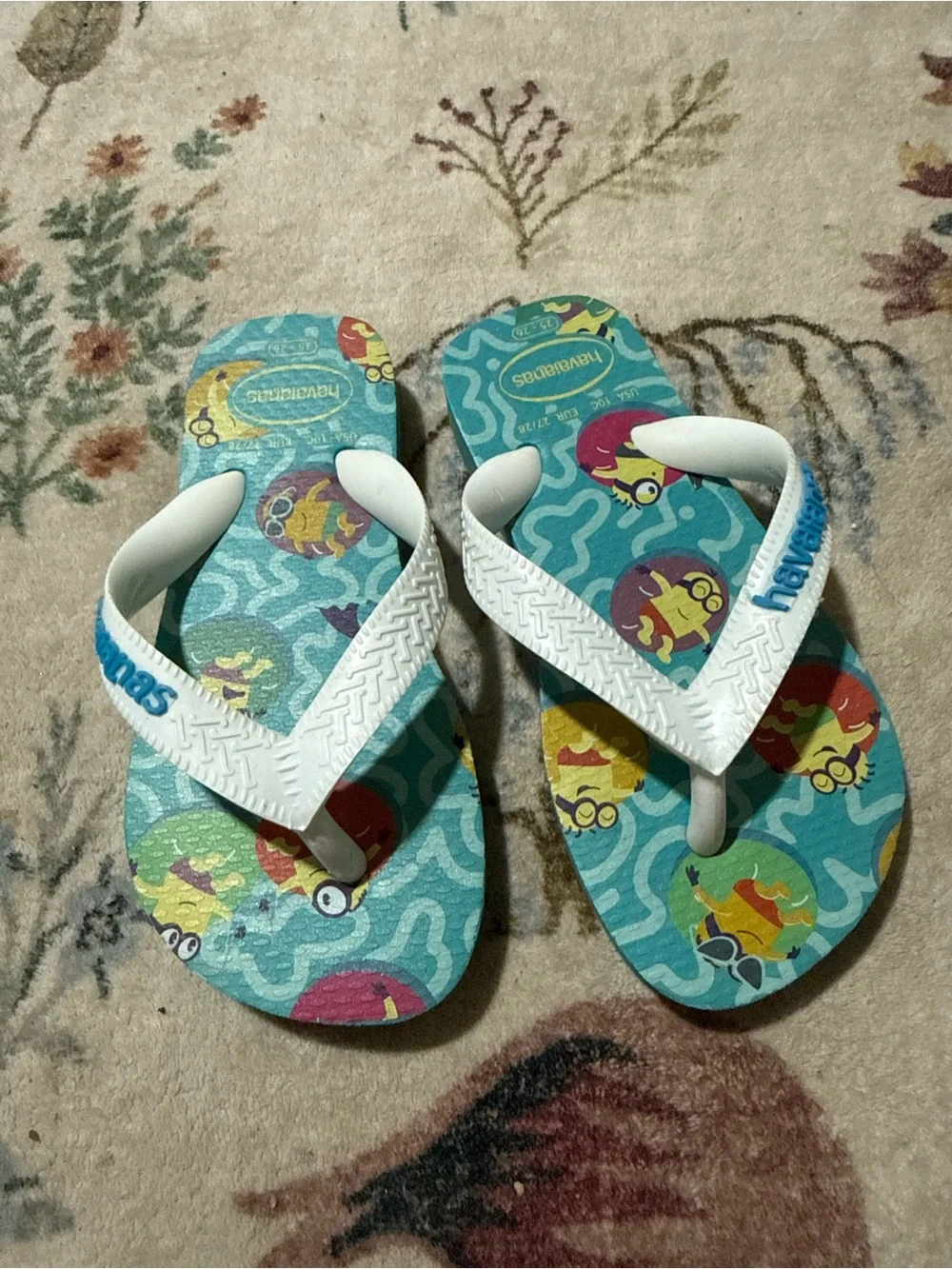 Havaianas Kids White Strap Blue Patterned Flip Flops minions C10